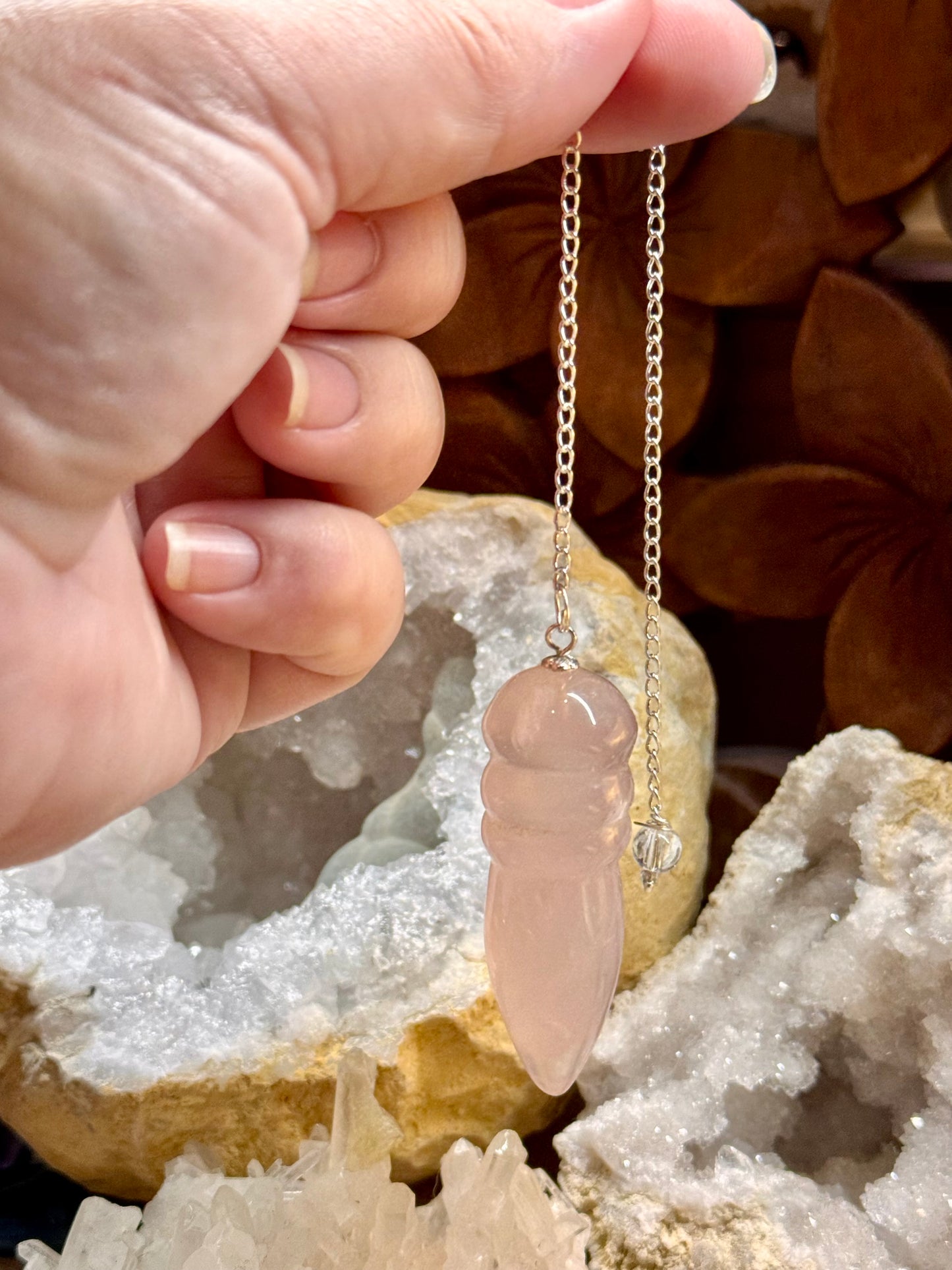 Pendule égyptien en quartz rose