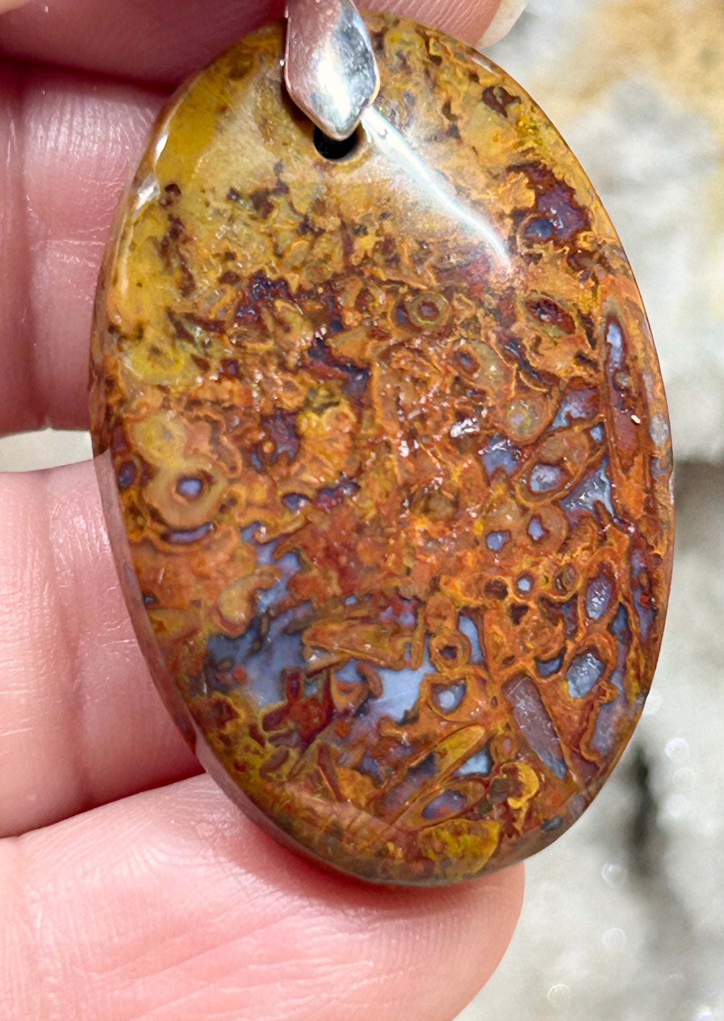 Pendentif d’agate jaune racine de palmier
