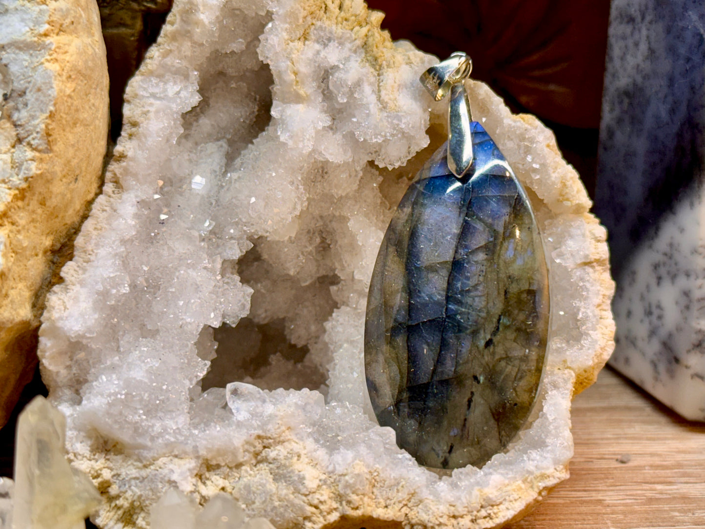 Pendentif goutte en labradorite