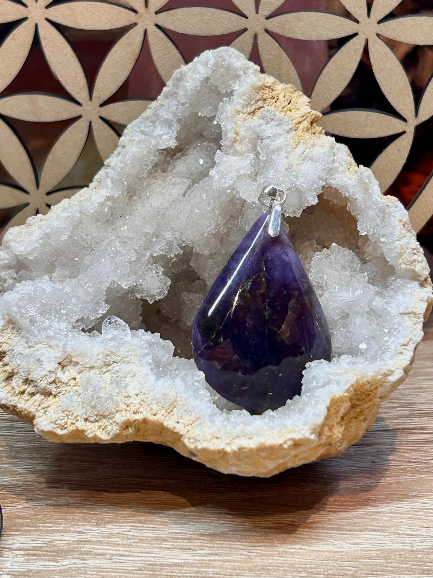 Pendentif d’opale violette