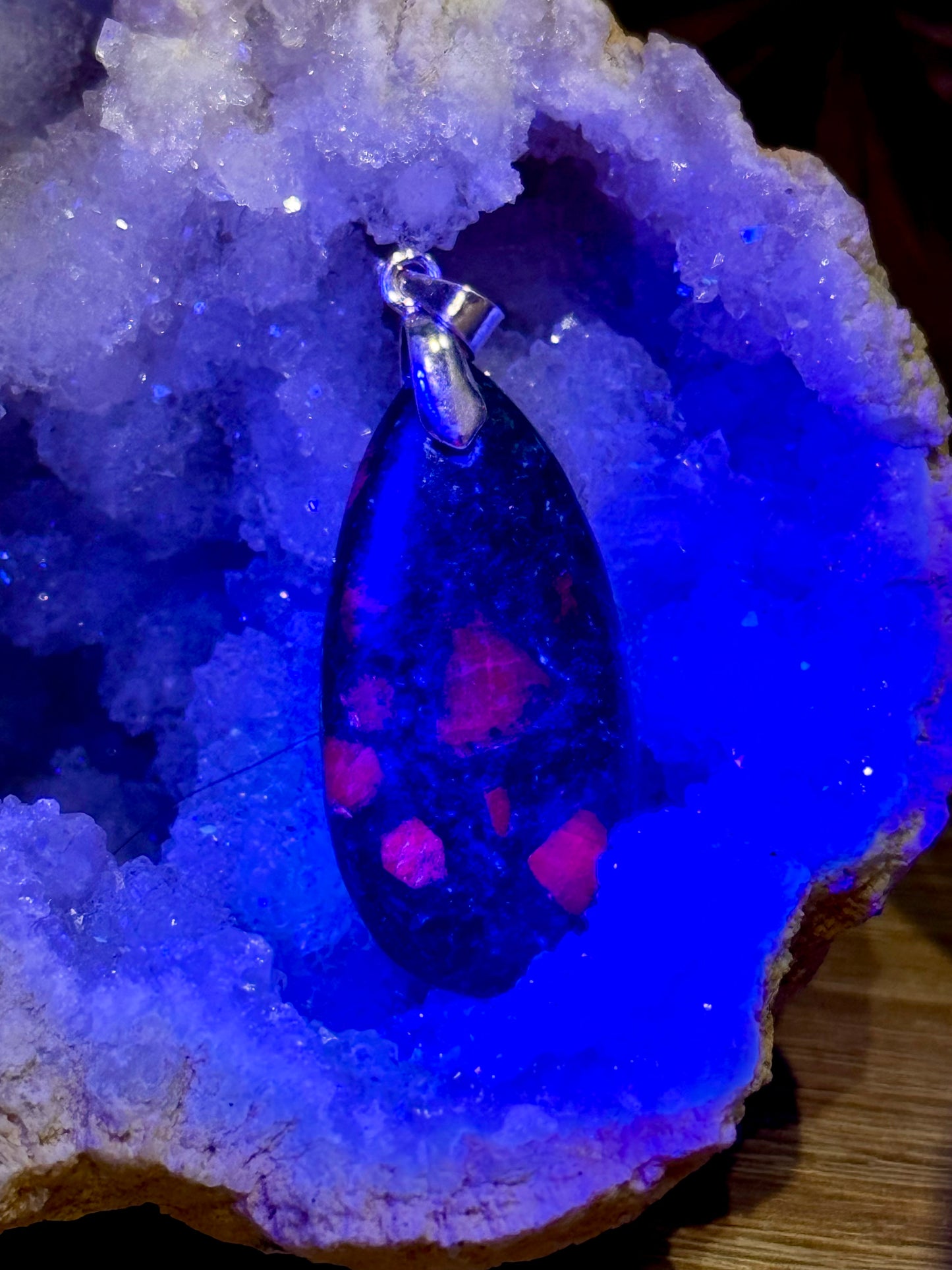 Pendentif de rubis zoïsite