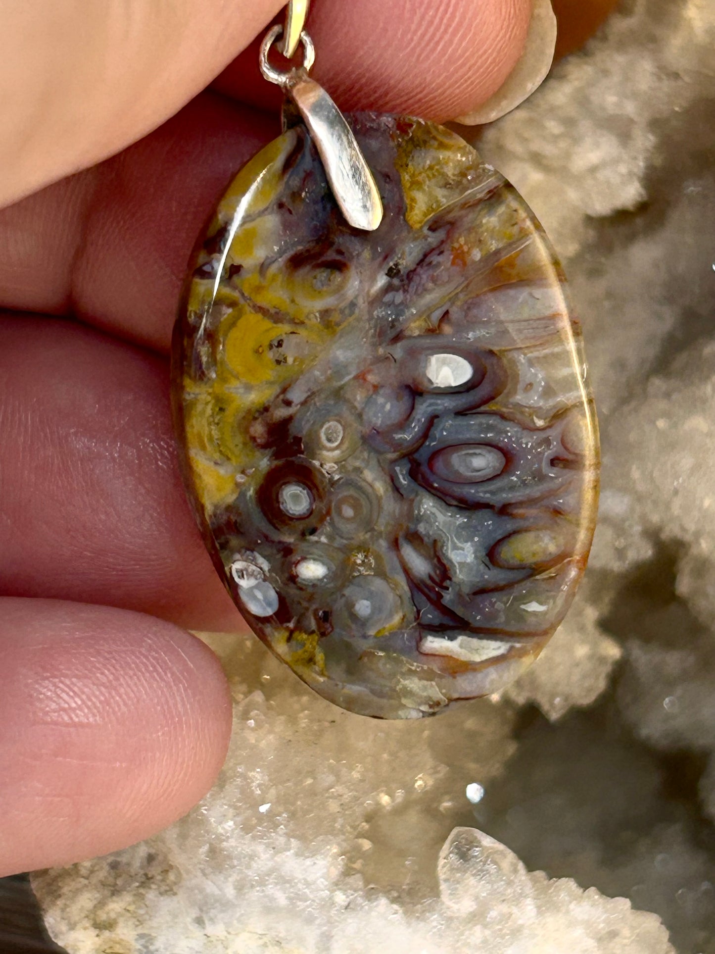 Pendentif d’agate racine de palmier jaune