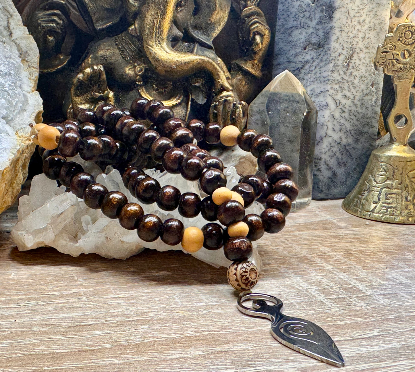 Collier de perles en bois