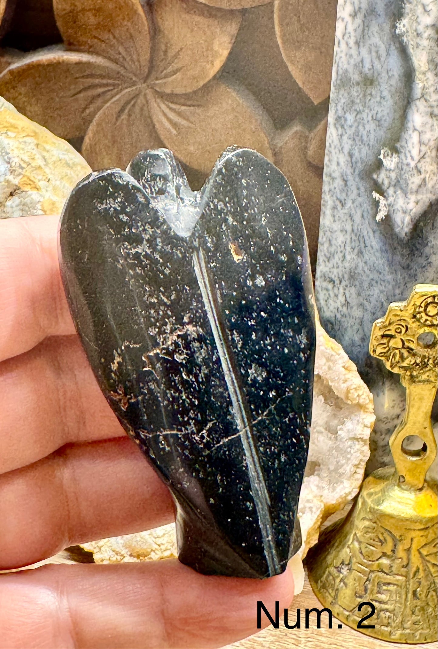 Ange en tourmaline noire