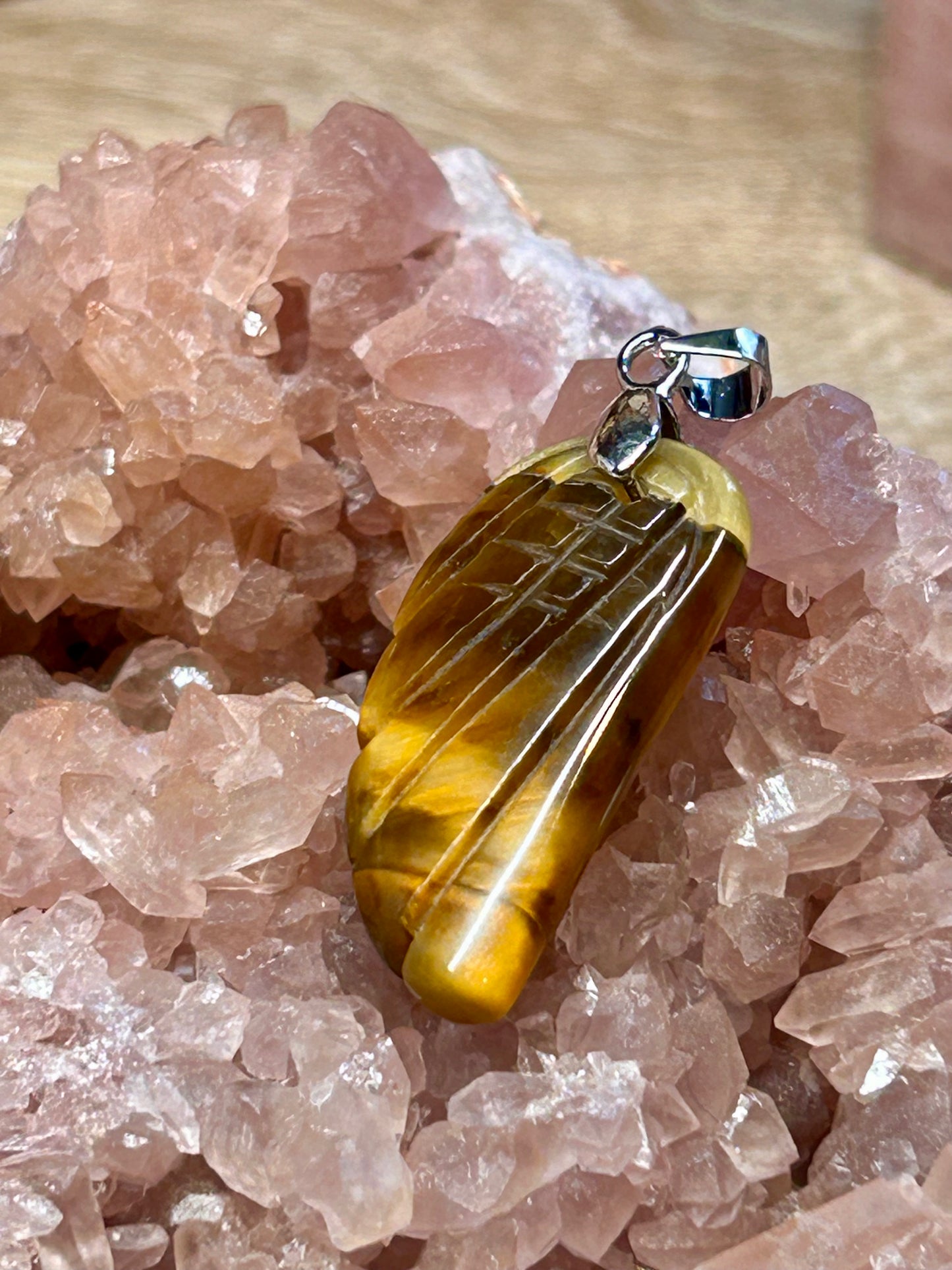 Pendentif d’aile d’ange en œil de tigre