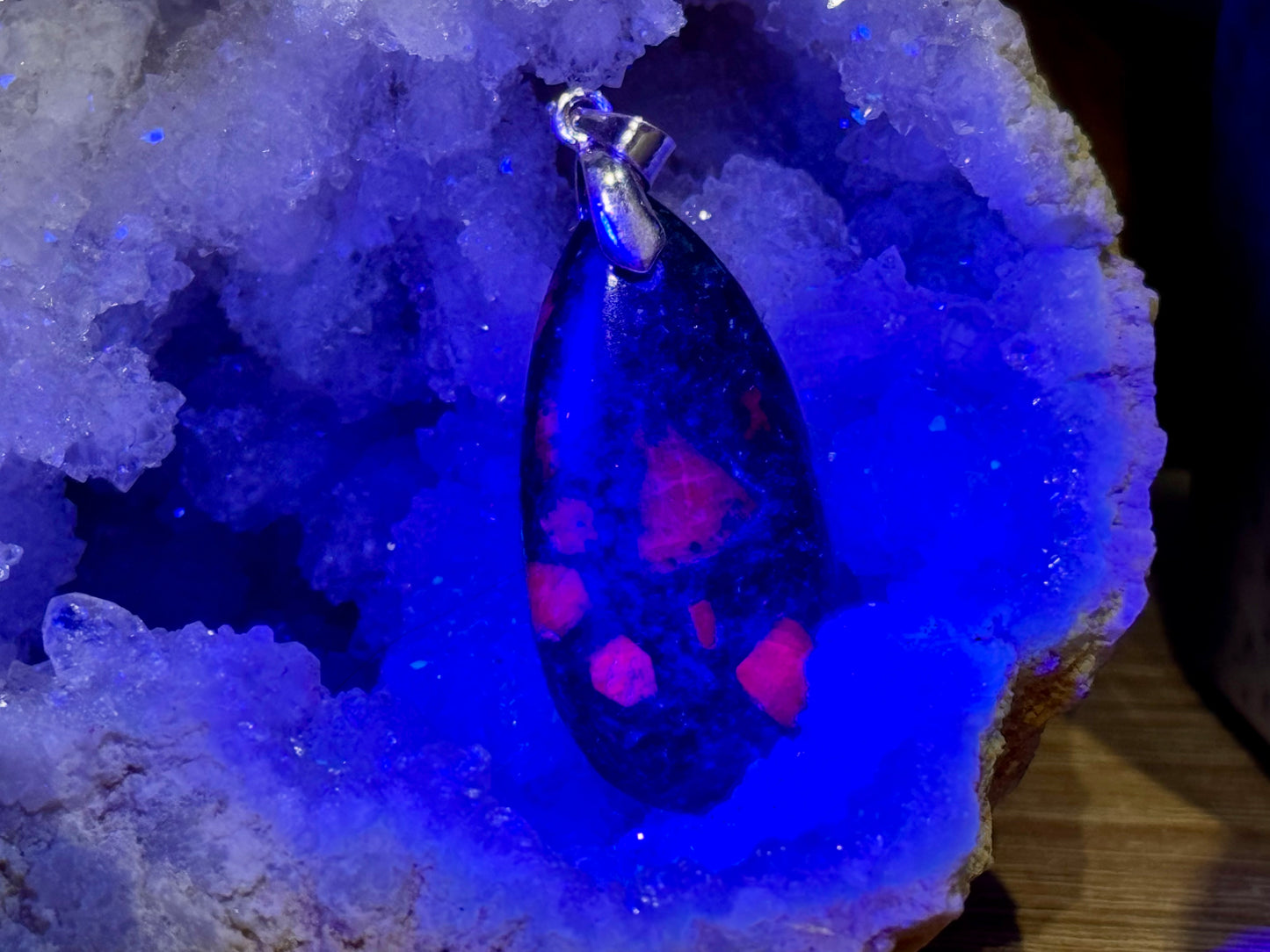 Pendentif de rubis zoïsite