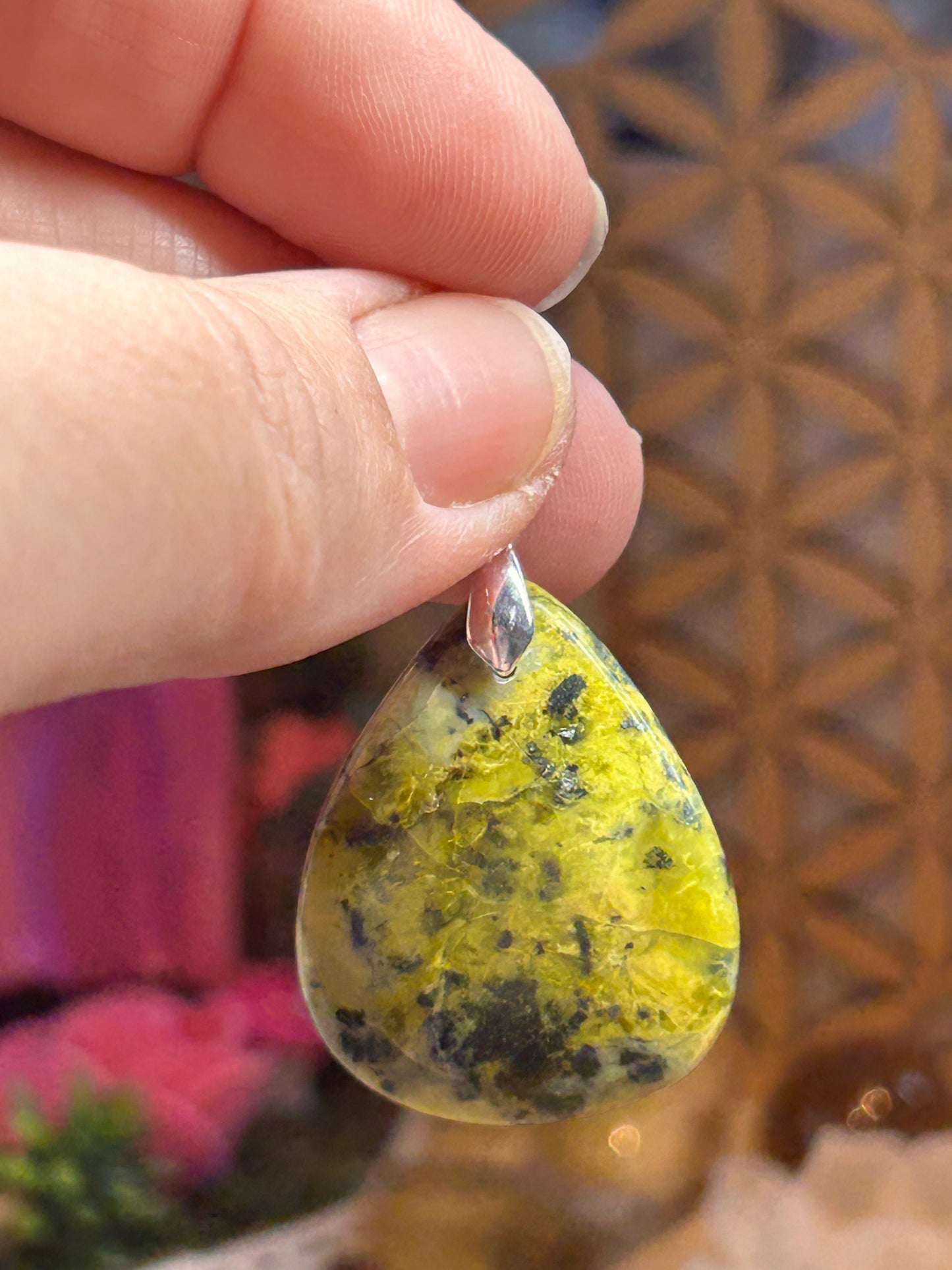 Pendentif d’atlantisite
