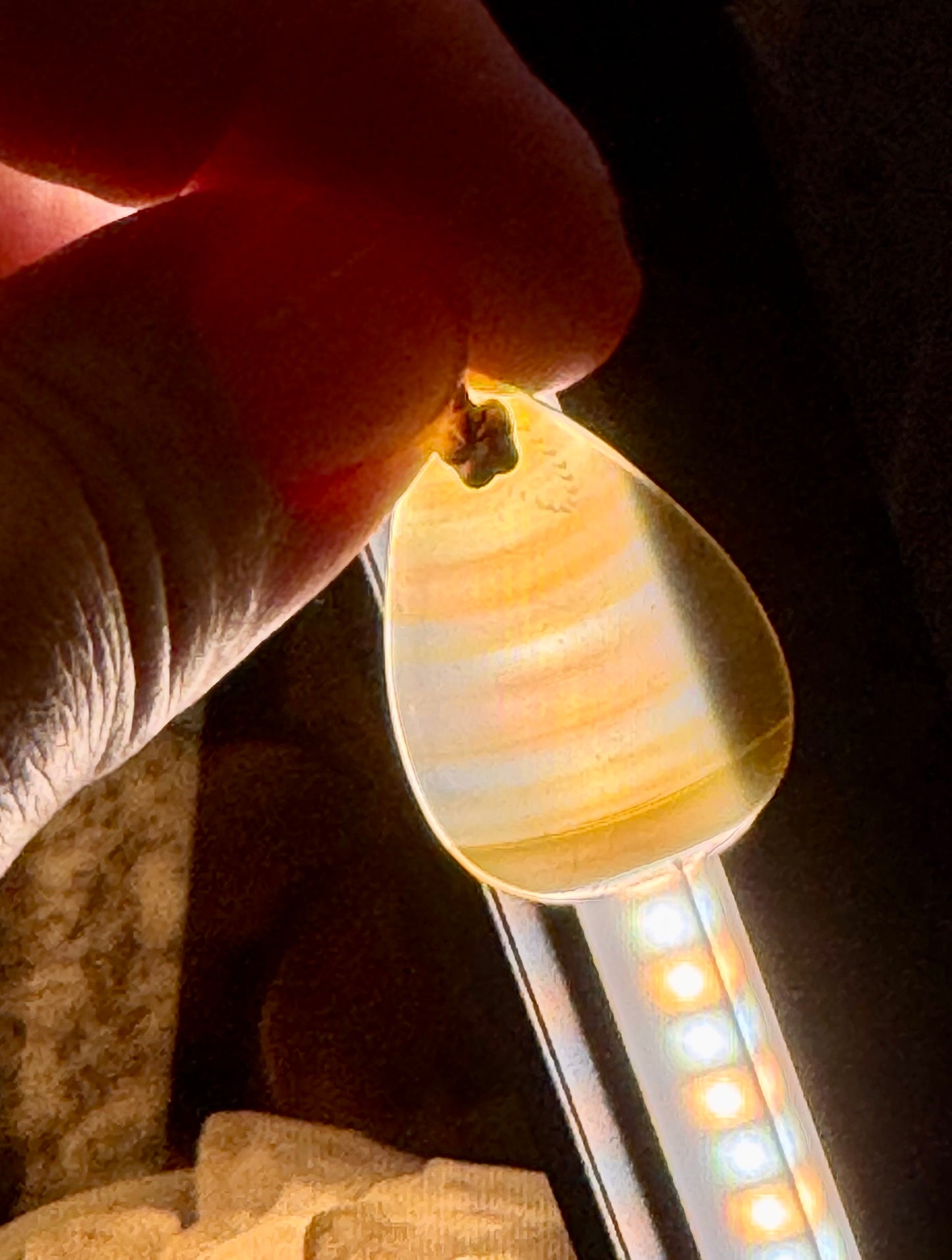 Pendentif goutte agate arc-en-ciel