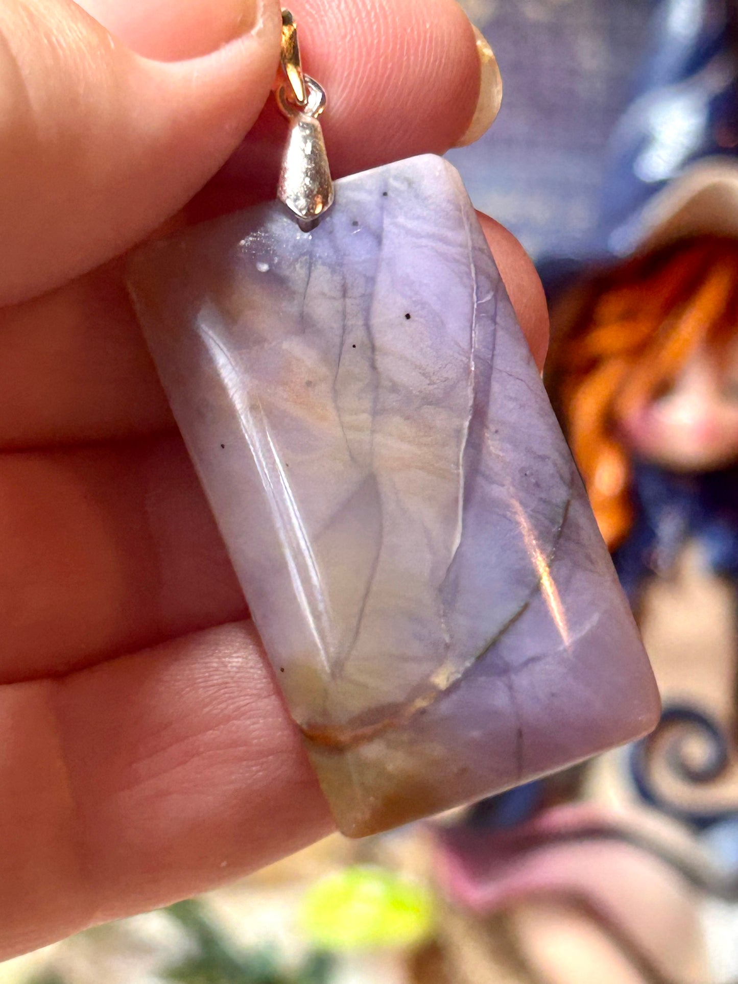 Pendentif d’opale violette