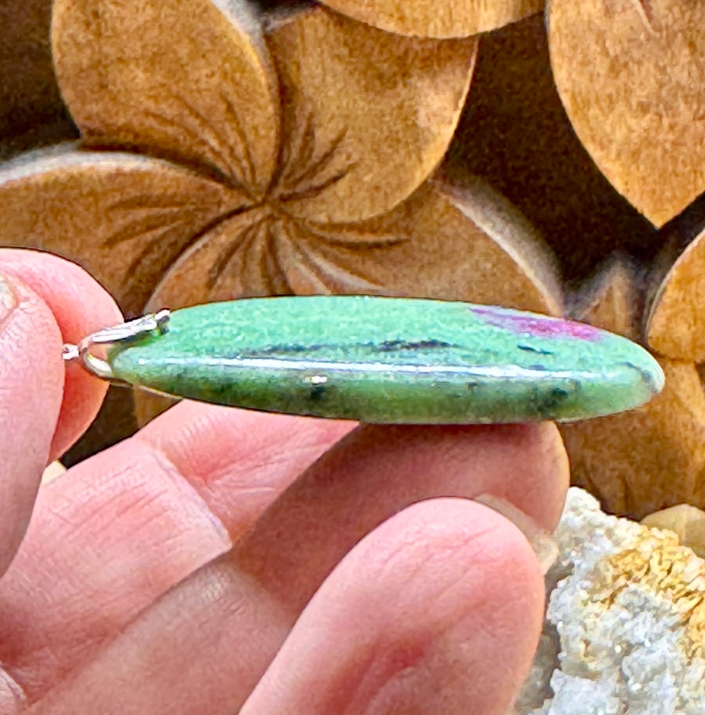 Pendentif de rubis zoïsite