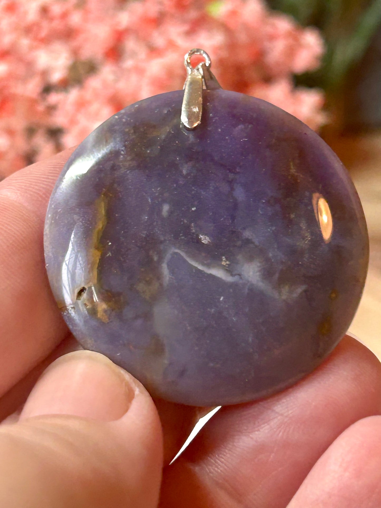 Pendentif d’opale violette