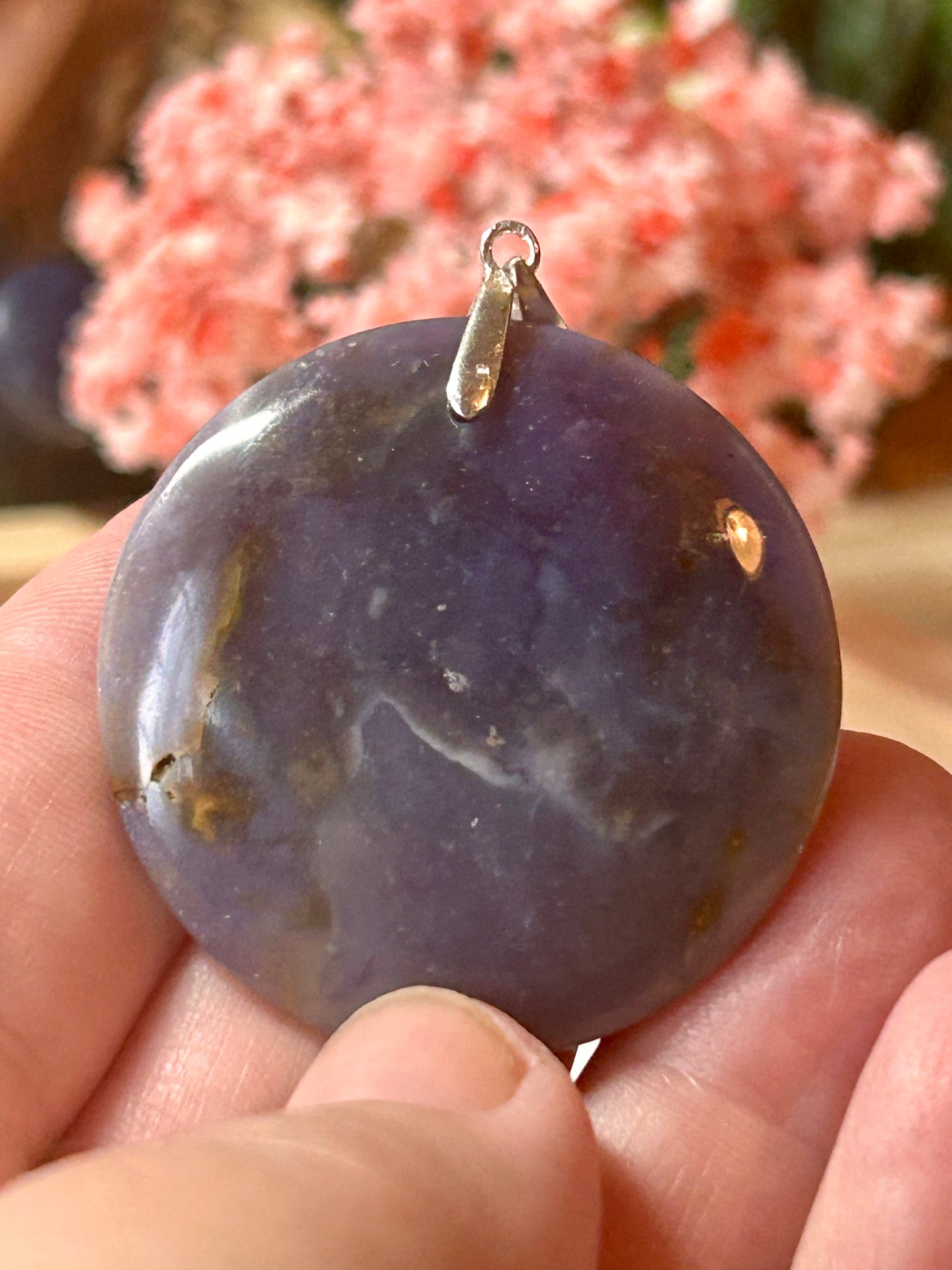 Pendentif d’opale violette
