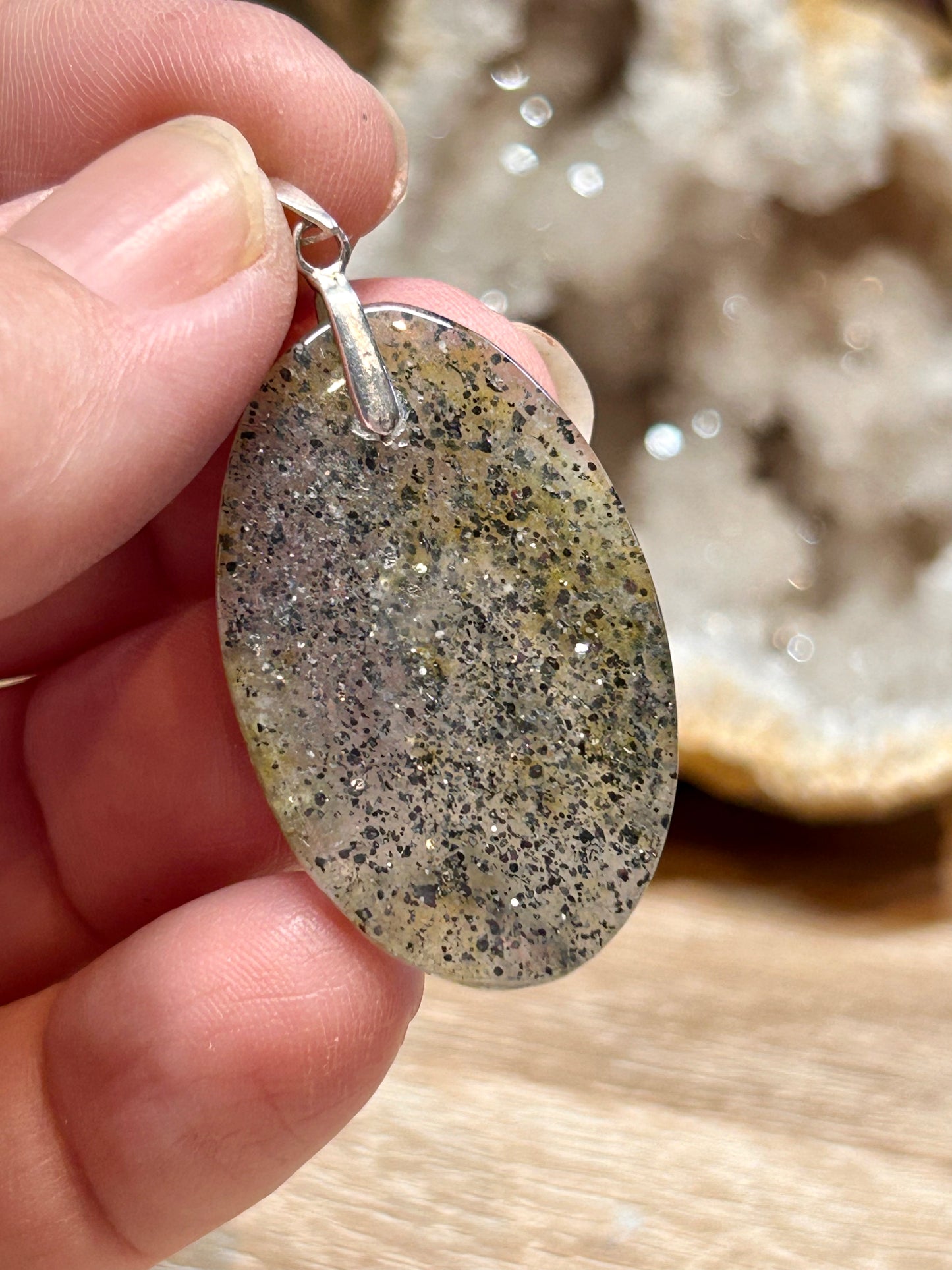 Pendentif de pierre de soleil noire