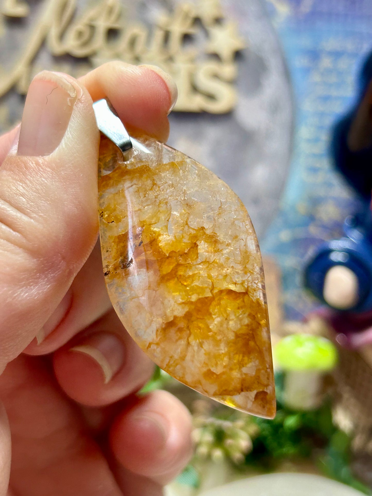 Pendentif de quartz hématoïde jaune - bélière en métal argenté