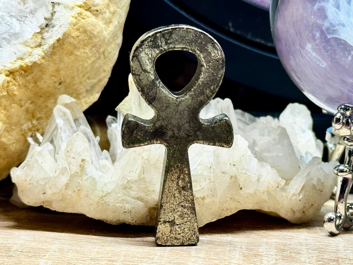 Croix de Ânkh en Pyrite