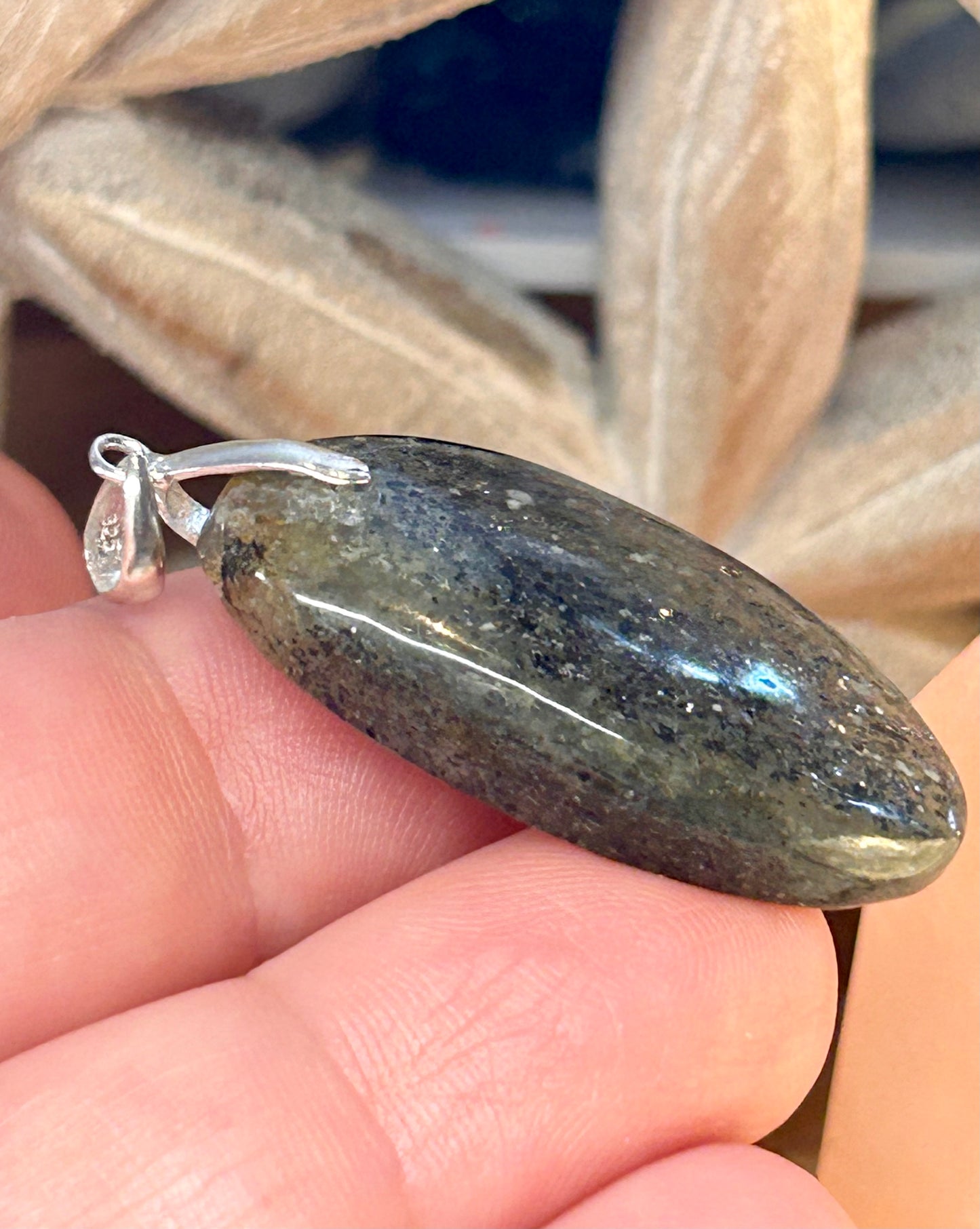 Pendentif de pierre de soleil noire