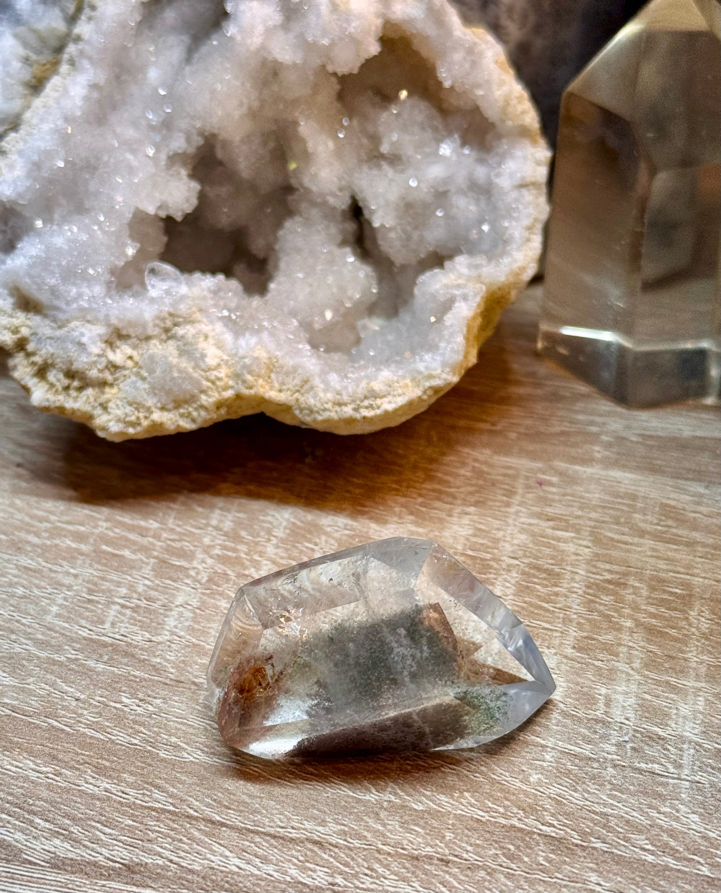 Pointe biterminée de quartz blanc avec inclusions