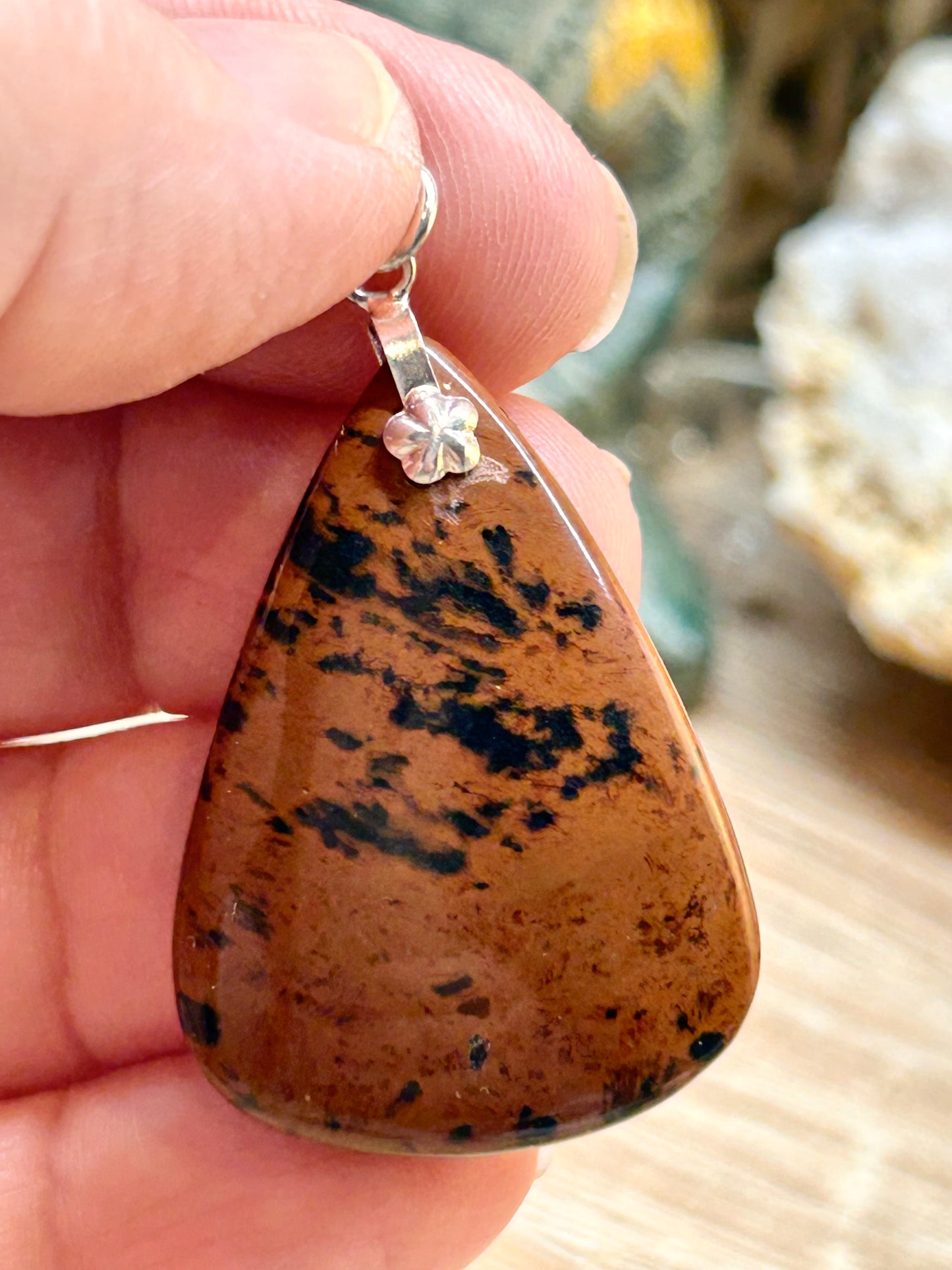 Pendentif d’obsidienne acajou