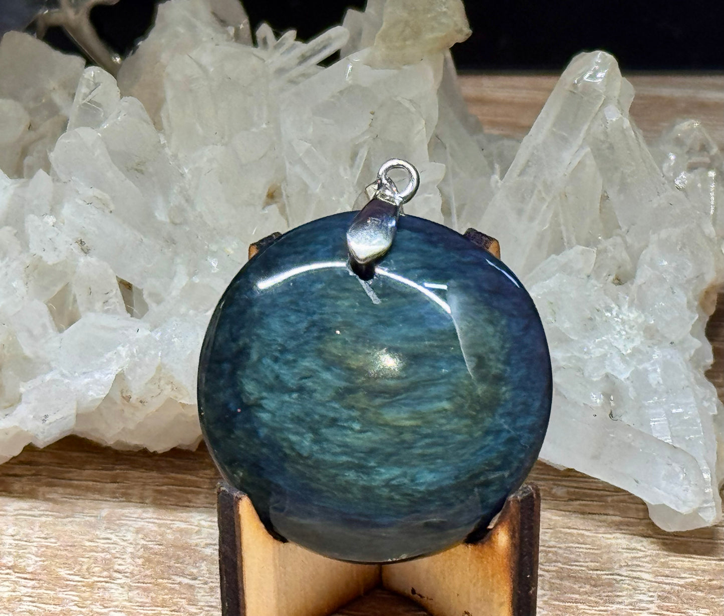 Pendentif en obsidienne mentogochol