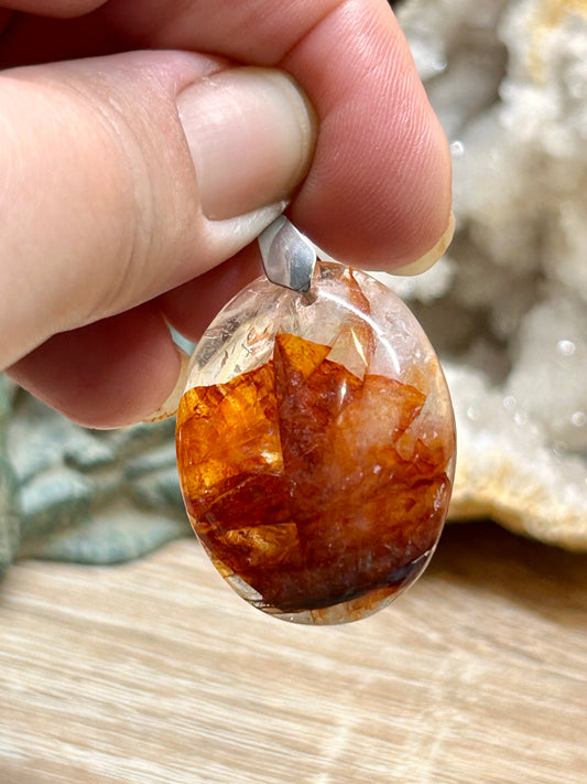 Pendentif de quartz hématoïde rouge