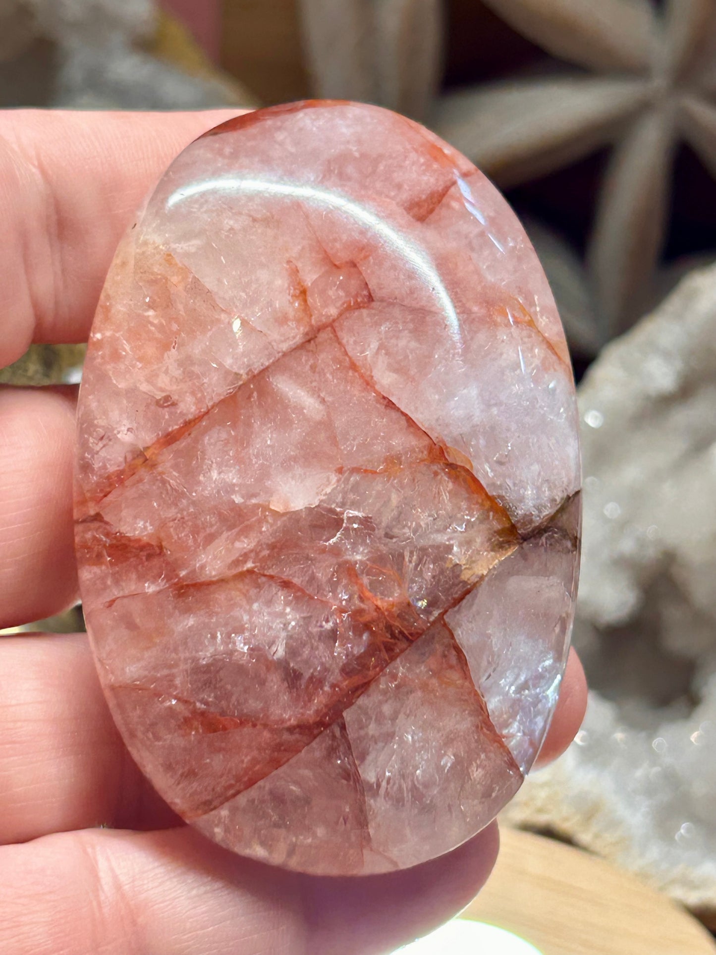 Galet de quartz hématoïde rouge