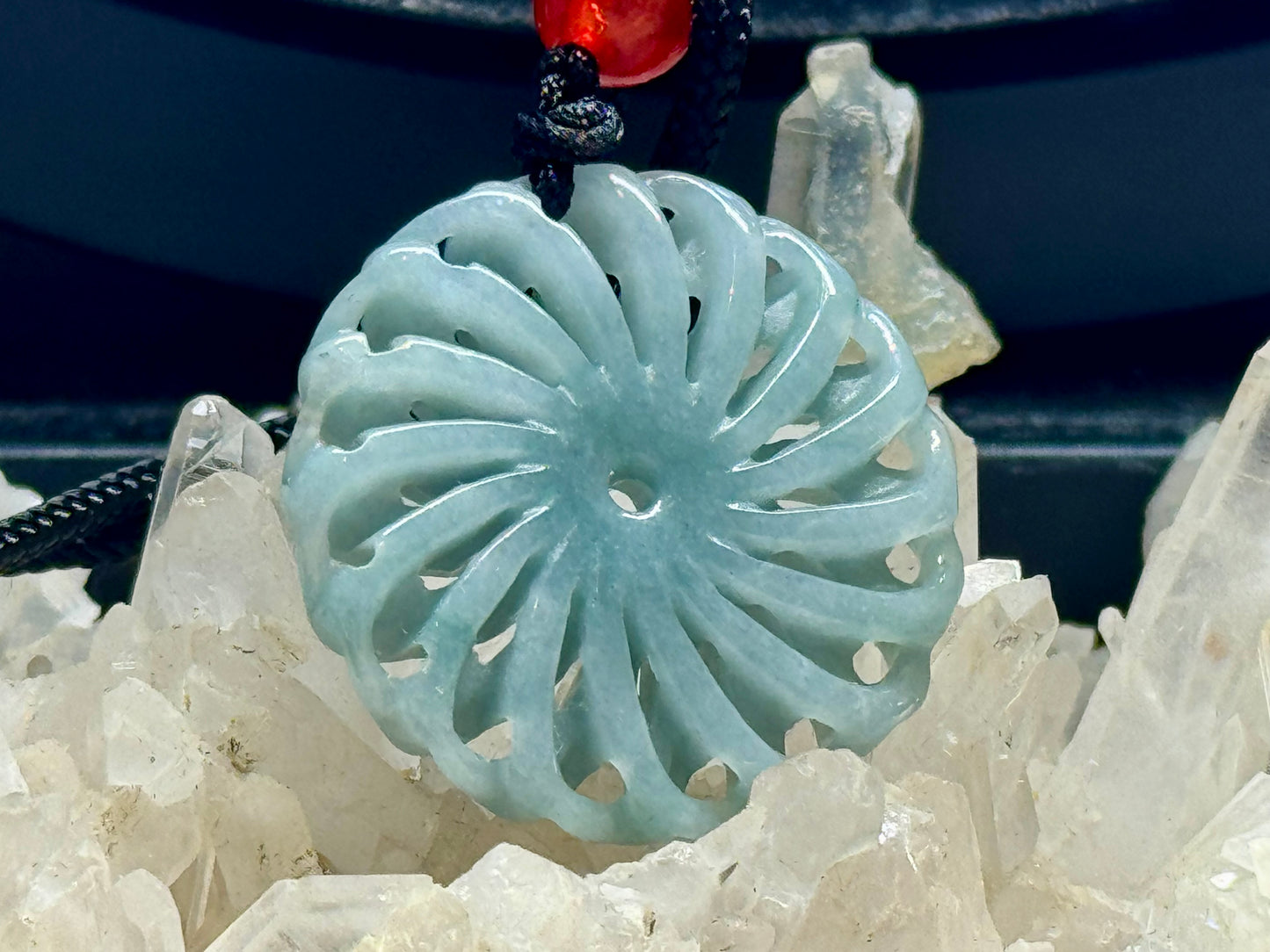 Collier avec sphère de Jade