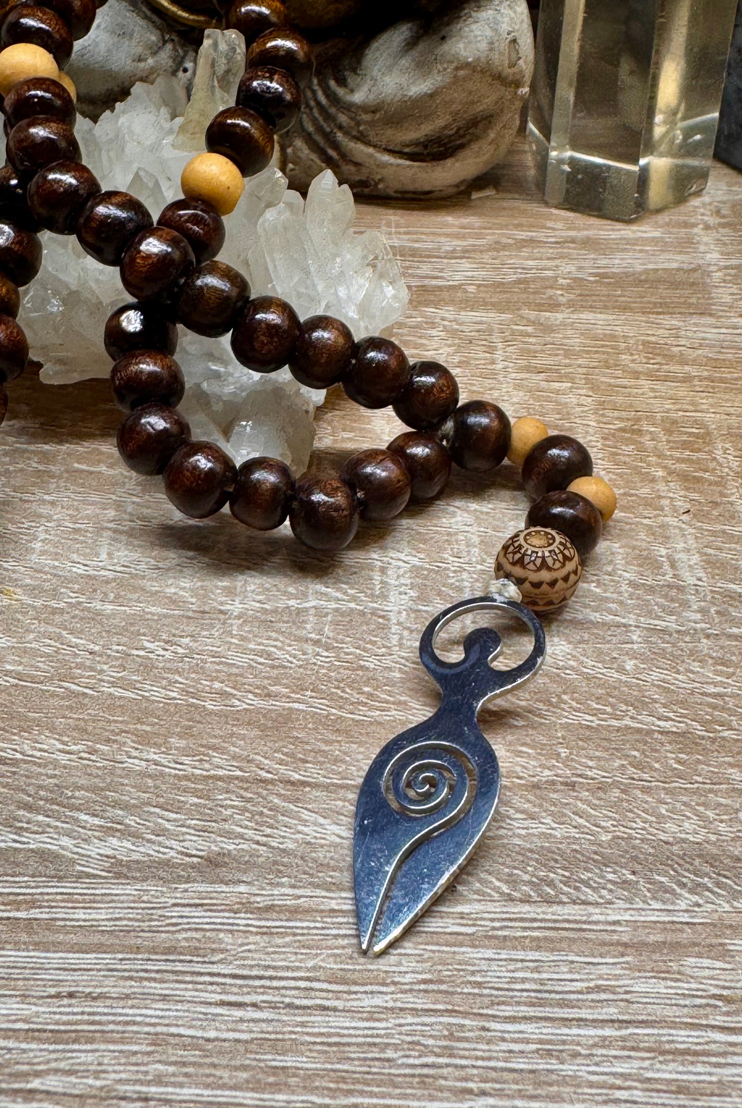 Collier de perles en bois
