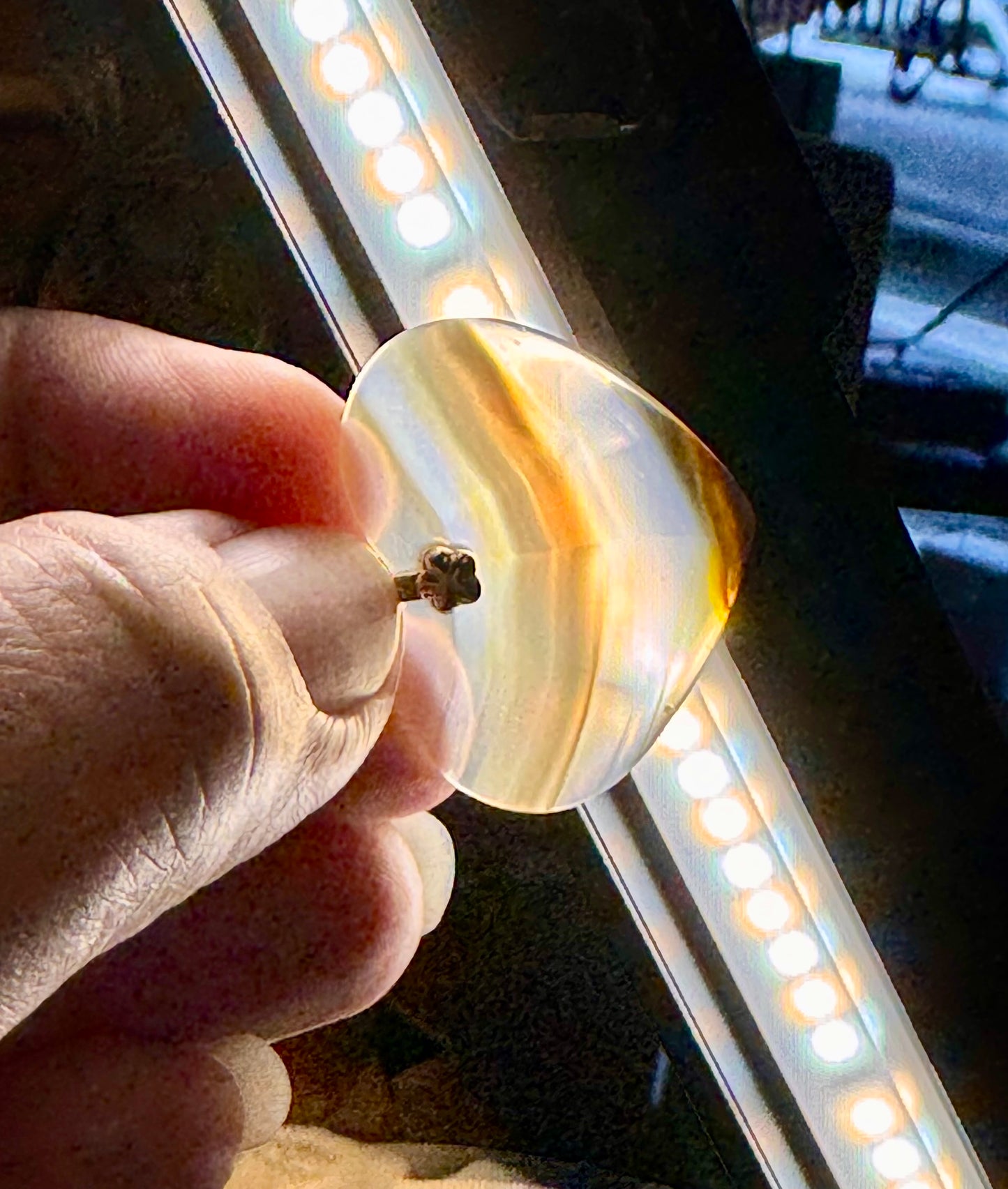 Pendentif cœur en agate arc-en-ciel