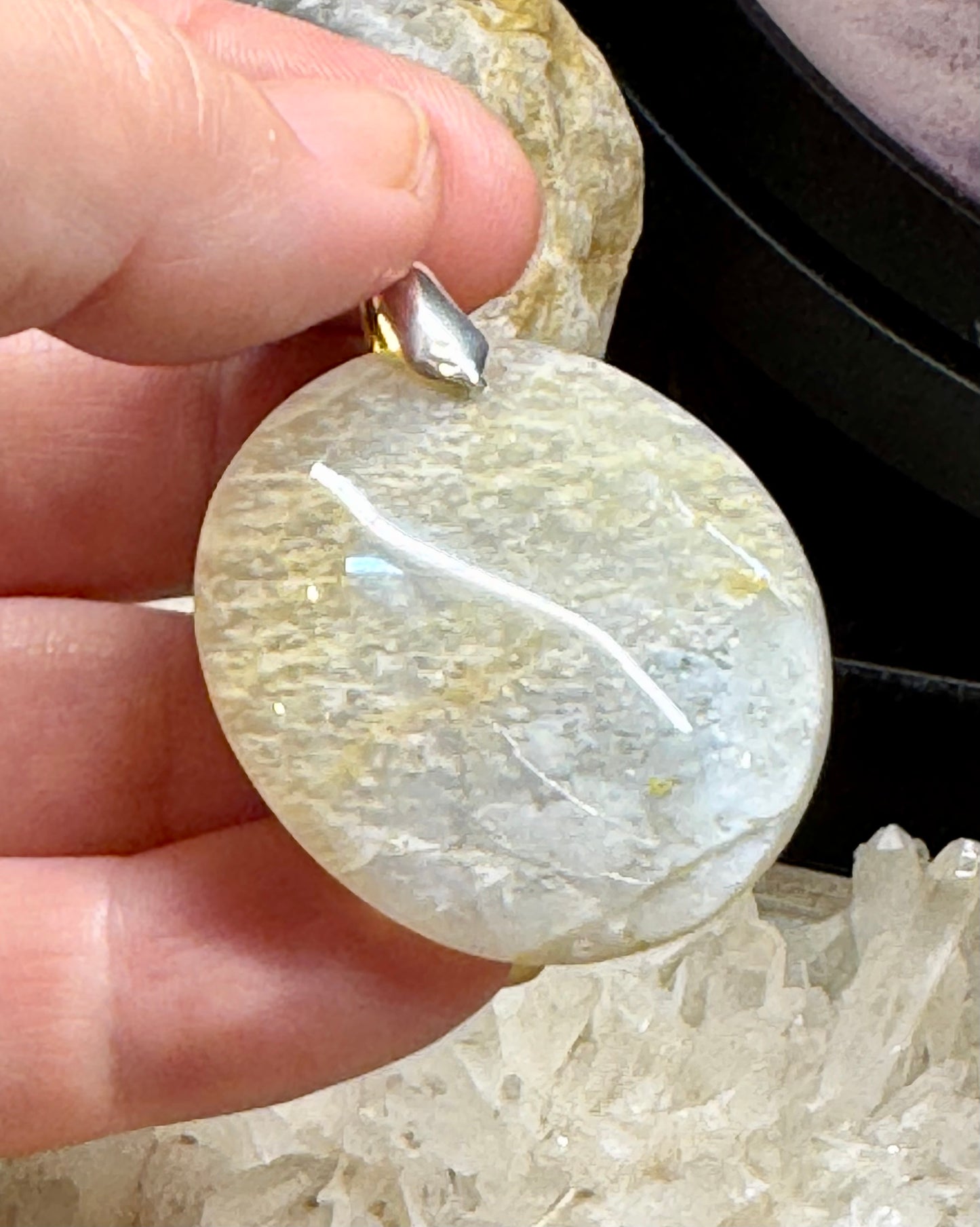 Pendentif de Pierre de Lune nacrée