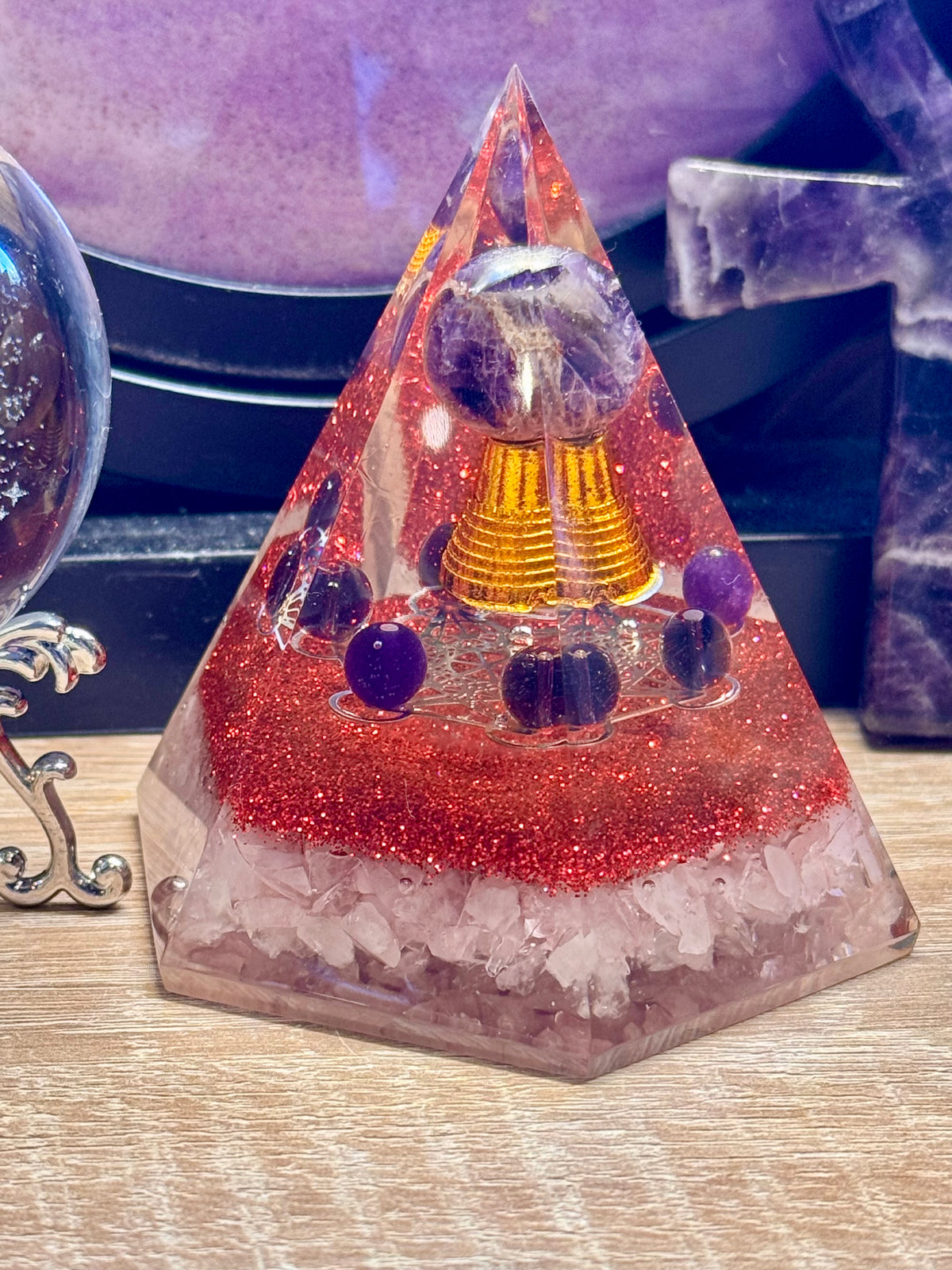 Orgonite pyramidale "Paix et Amour Inconditionnel"