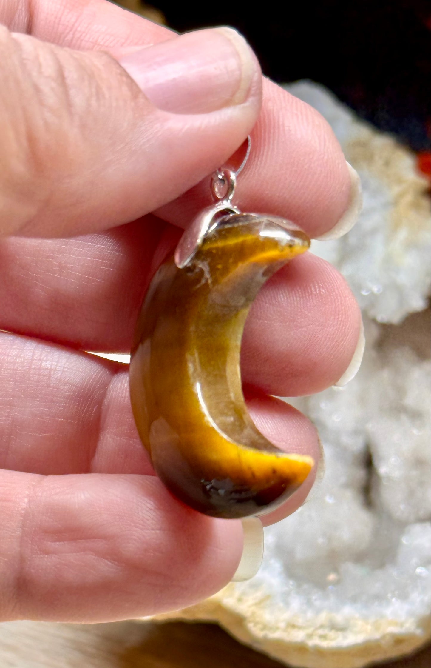 Pendentif lune œil de tigre
