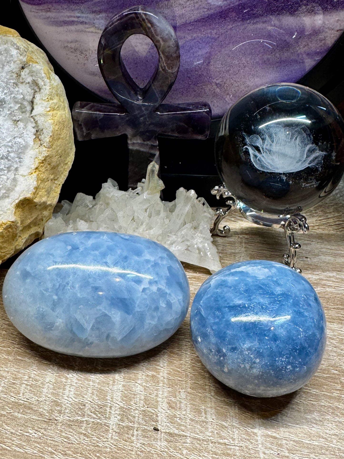 Gros galets de calcite bleue
