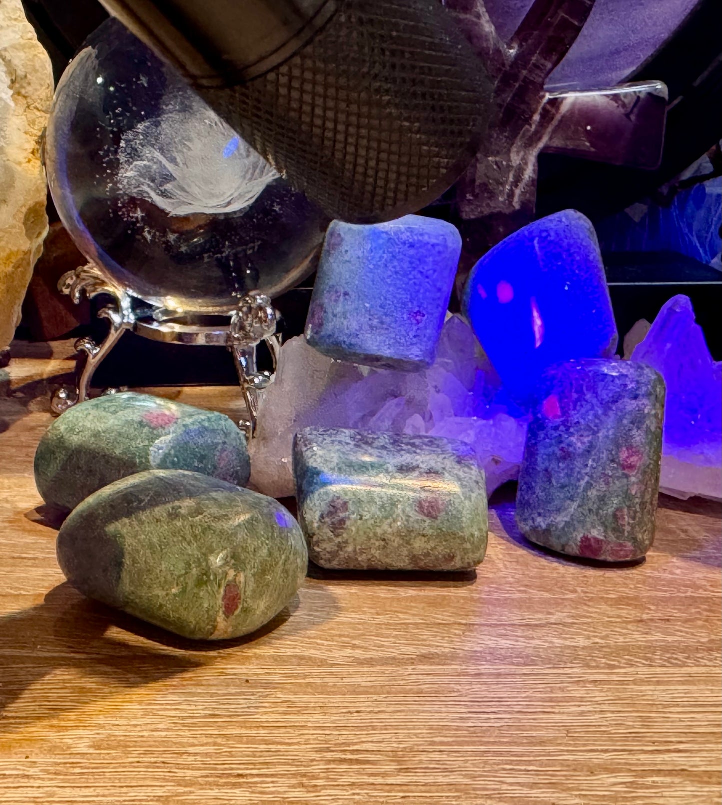 Pierres roulées de Rubis sur Fushite