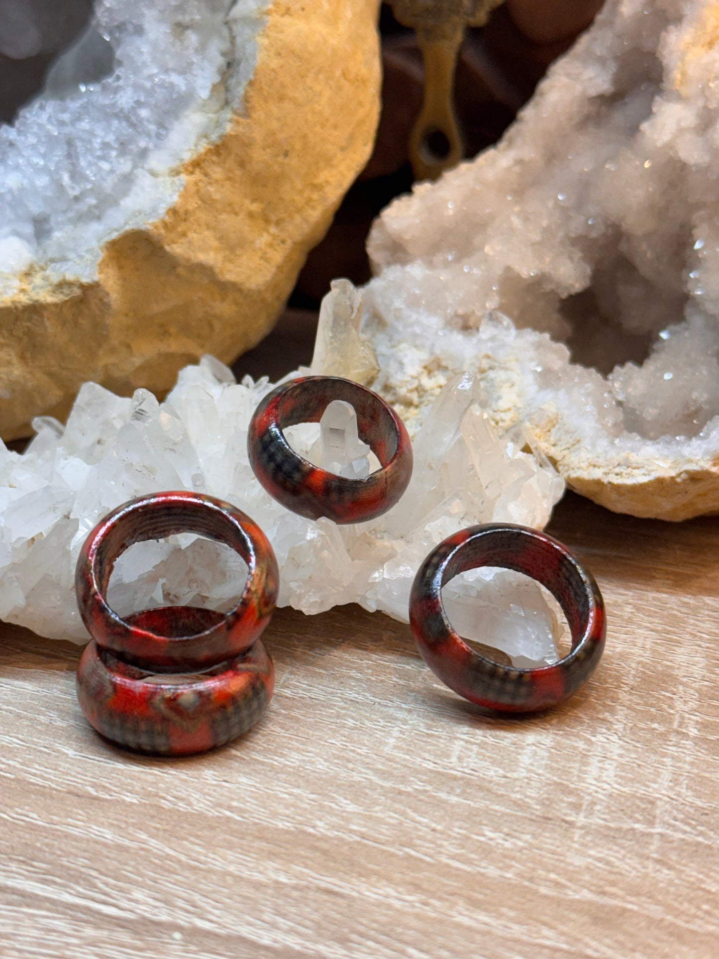 Bague fantaisie en bois rouge