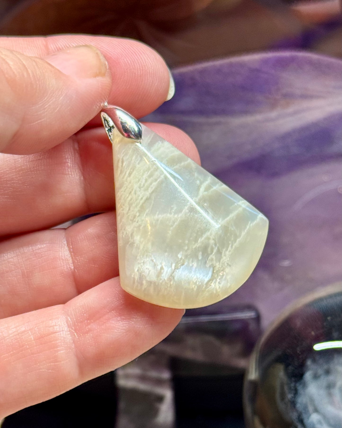 Pendentif de Pierre de Lune nacrée