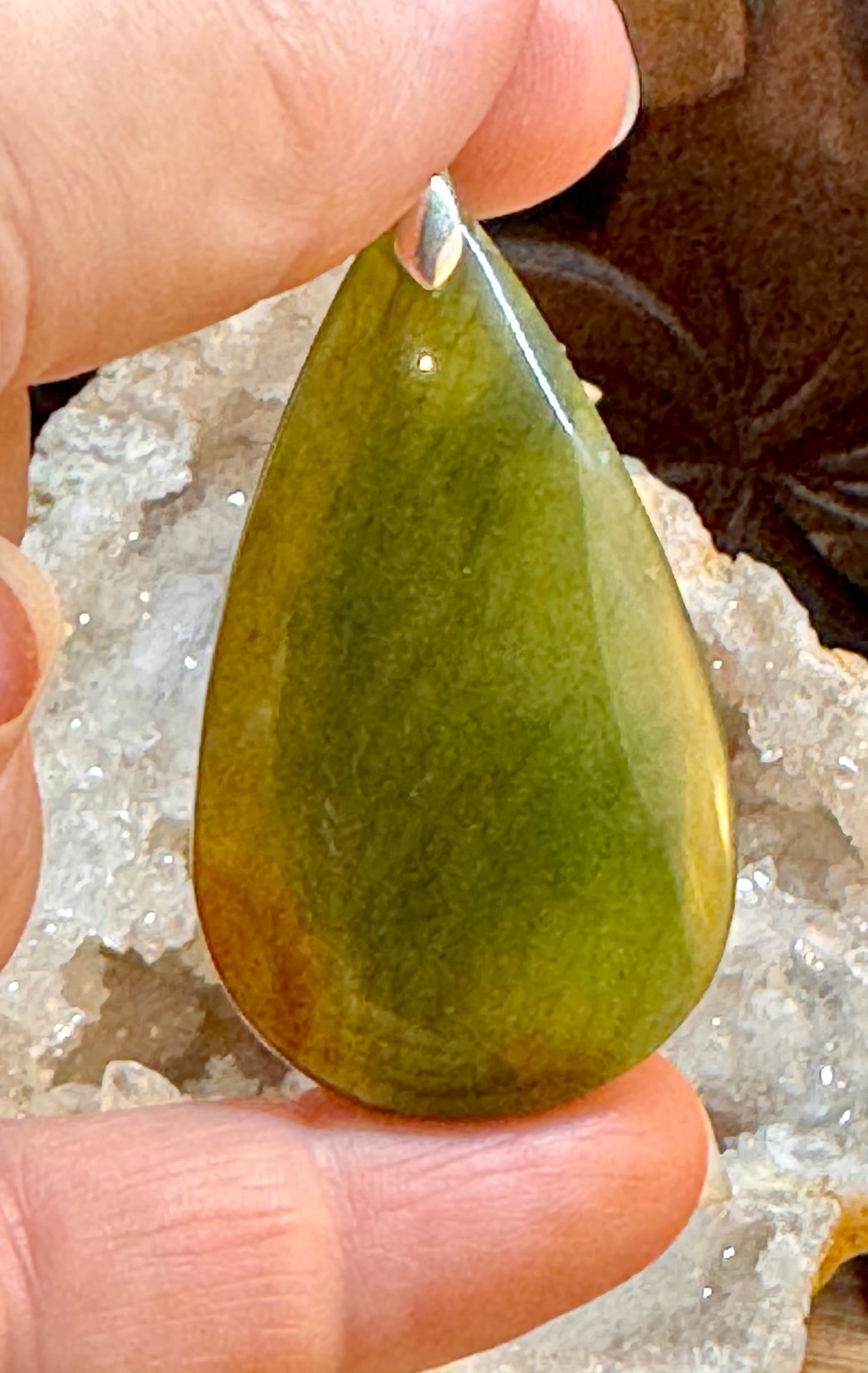 Pendentif de jade néphrite
