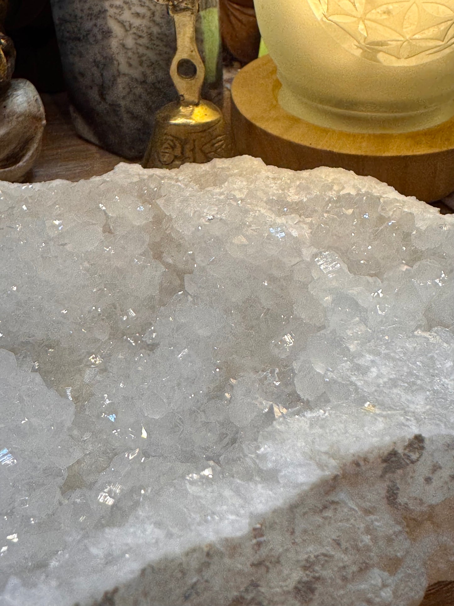 Géode de quartz blanc 1,240kg
