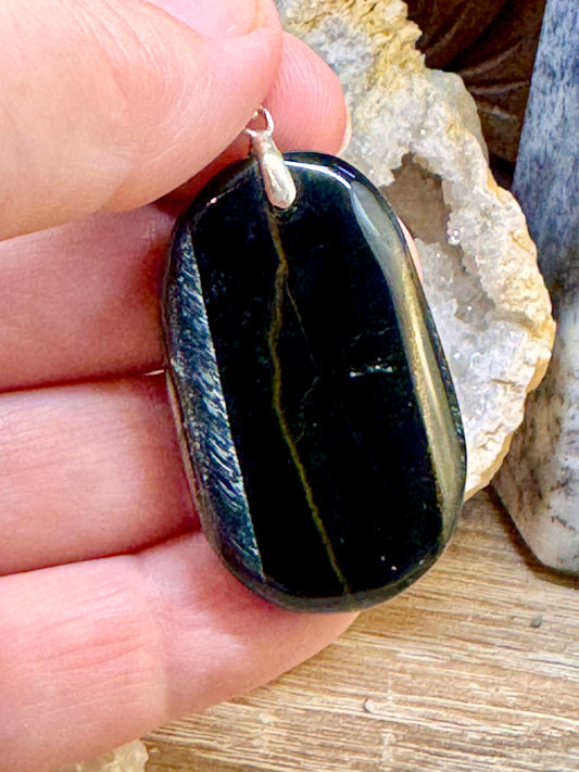 Pendentif d’œil de faucon