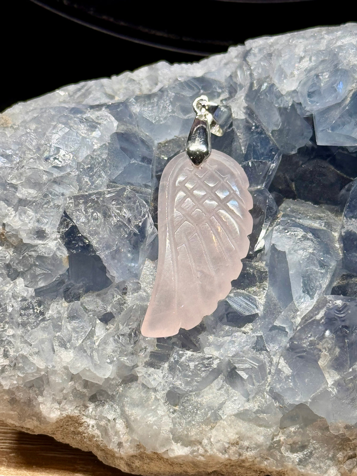 Pendentif Aile en Quartz Rose plaqué