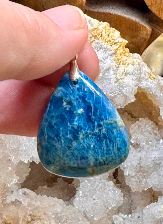 Pendentif en apatite bleue