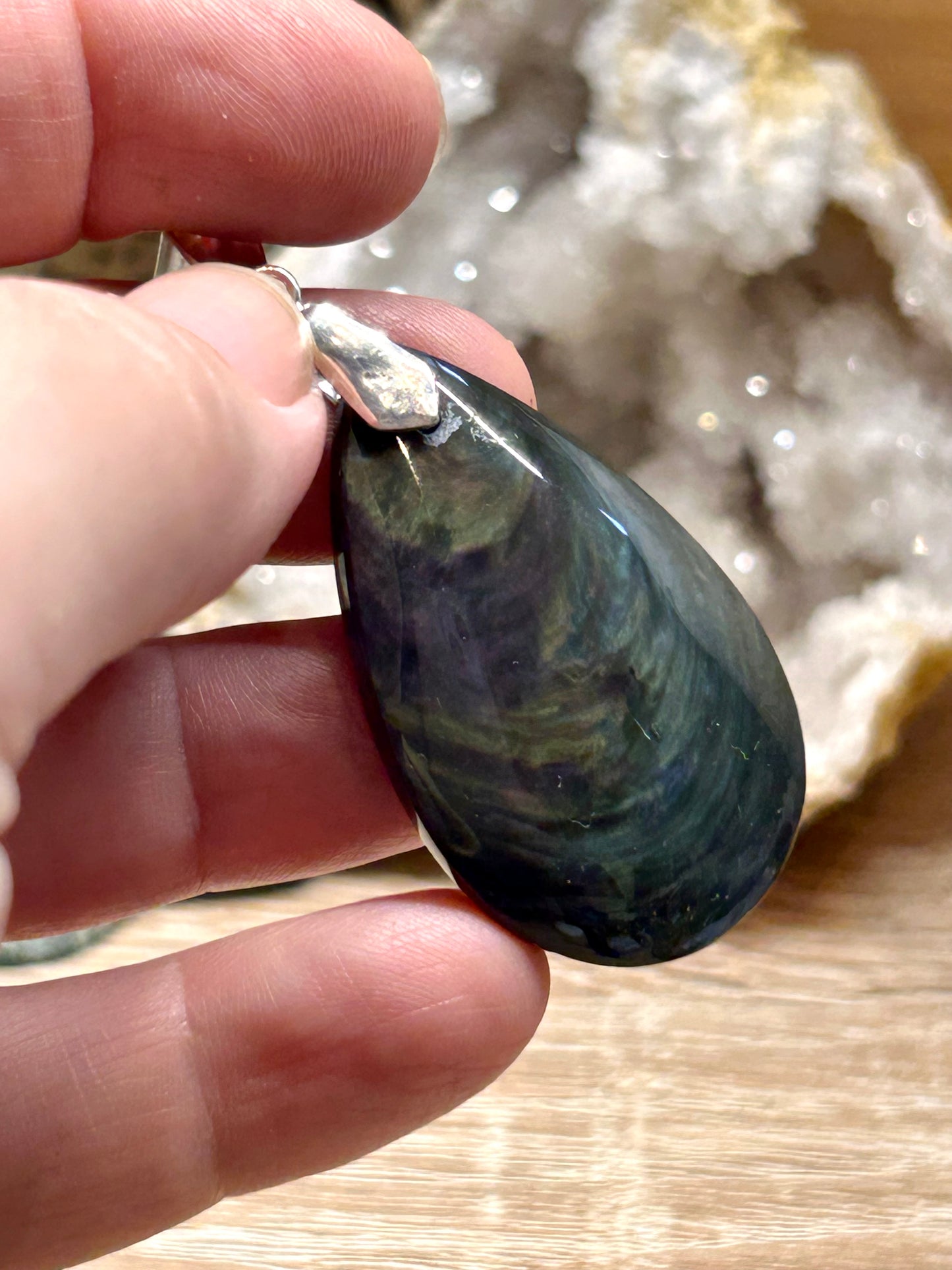 Pendentif d’obsidienne mentogochol