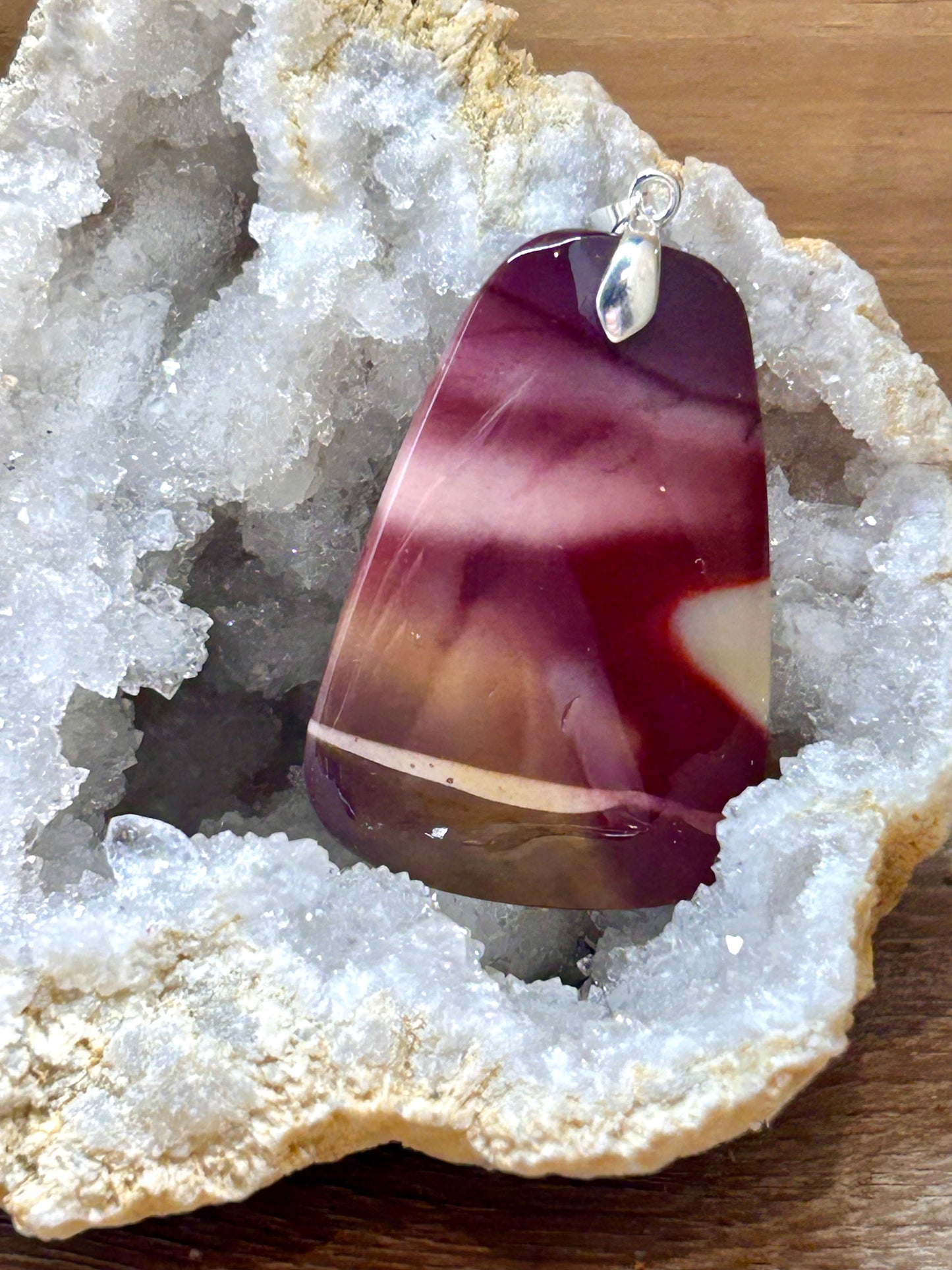 Pendentif de jaspe mokaïte