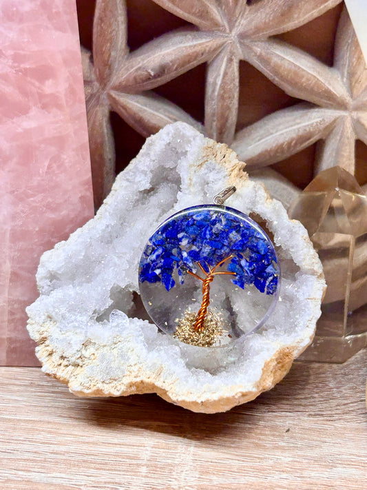 Pendentif d’orgonite et lapis-lazuli