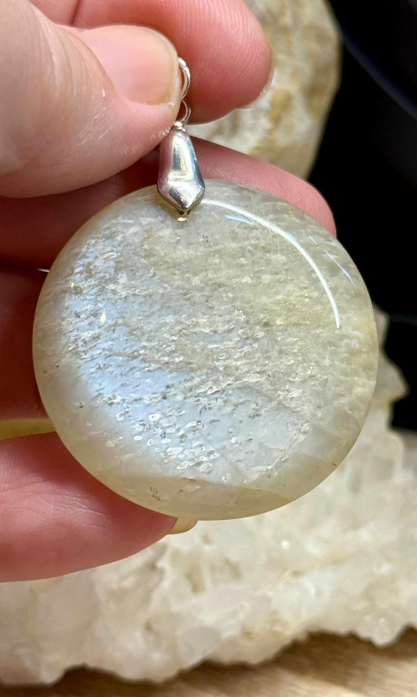Pendentif de Pierre de Lune nacrée