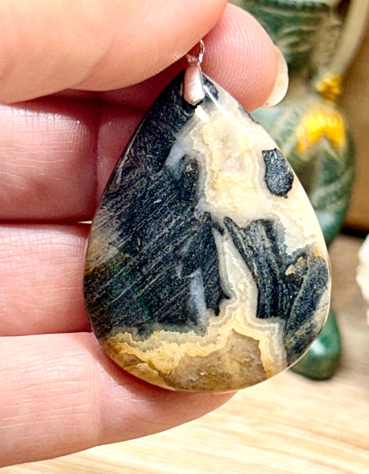 Pendentif d’agate dentelle noire