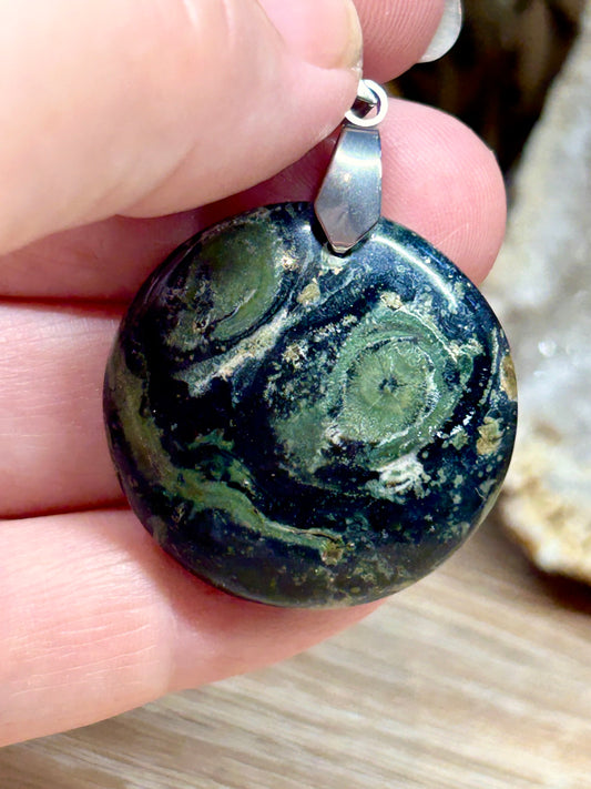 Pendentif de jaspe kambaba