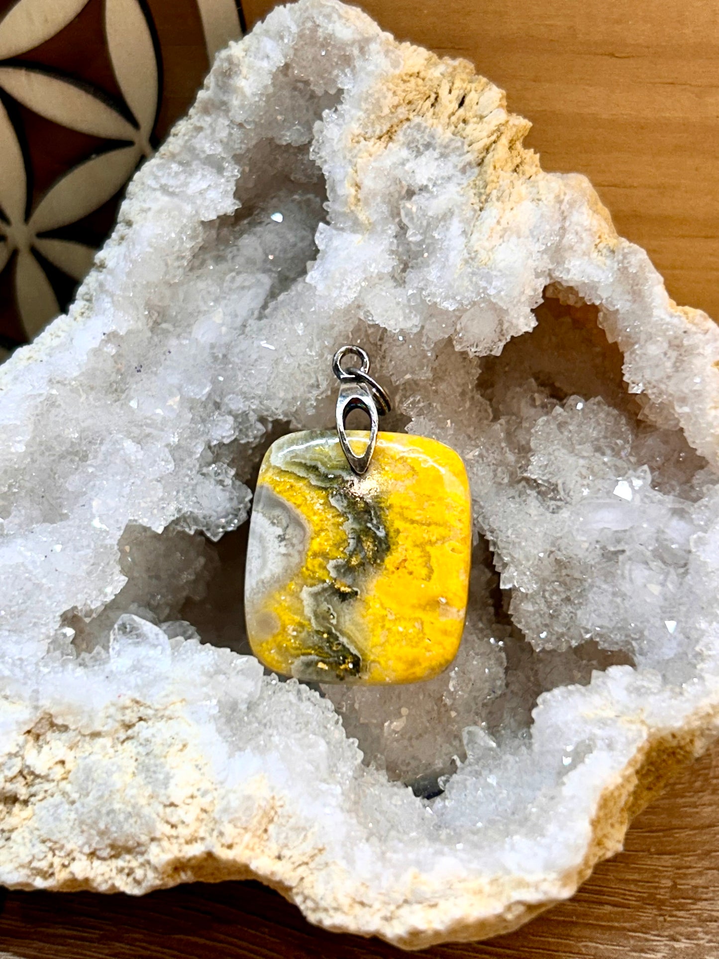 Pendentif de jaspe bumblebee