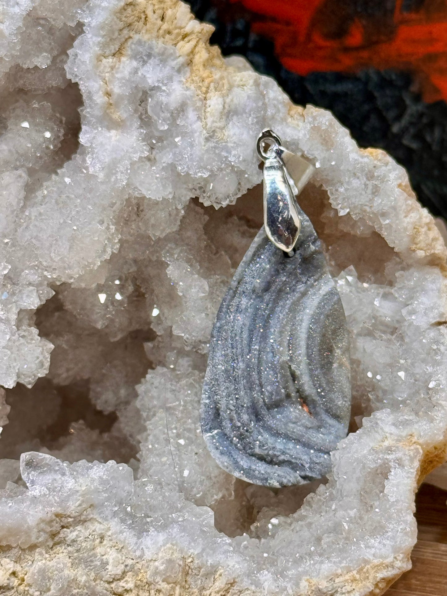 Pendentif de calcédoine drusy