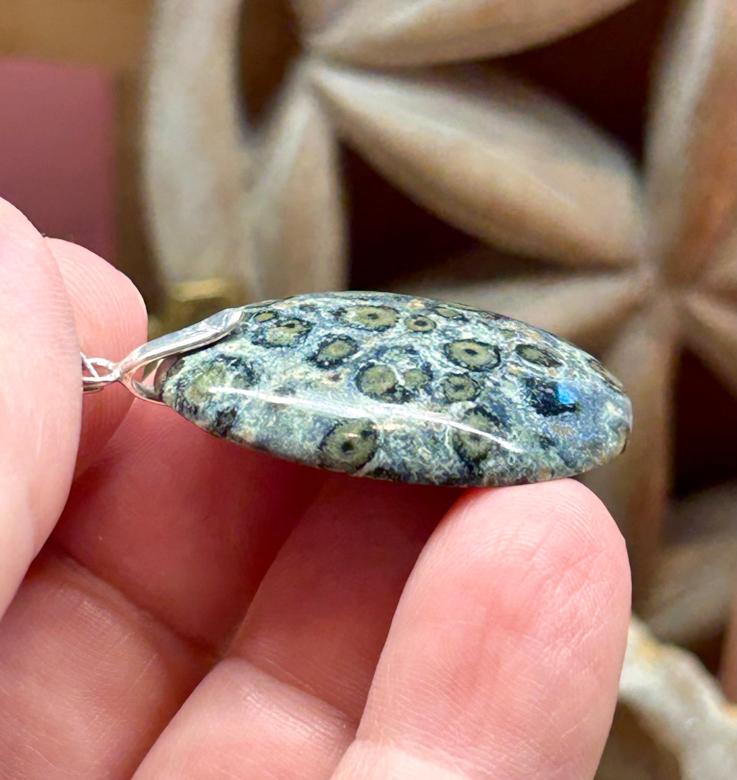 Pendentif de jaspe kambaba