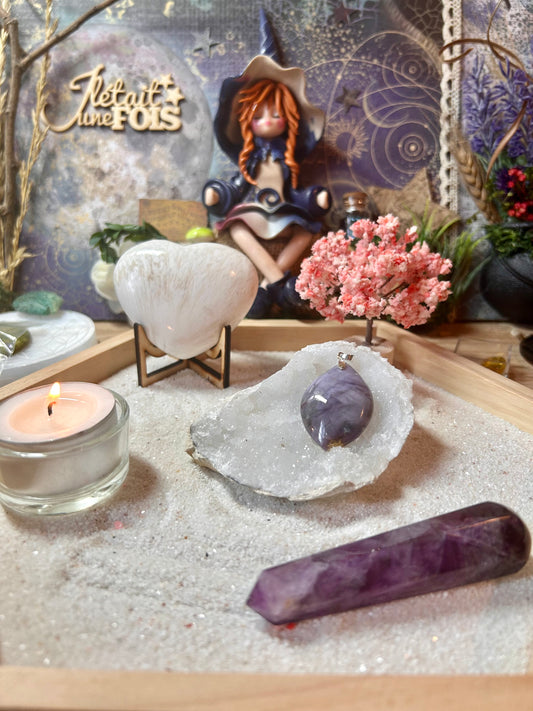 Pendentif d’opale violette